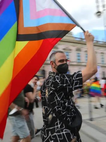 Openingsafbeelding_regenboogvlag