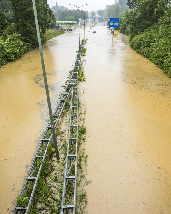 beelden van de overstromingen in Zuid-Limburg in 2021