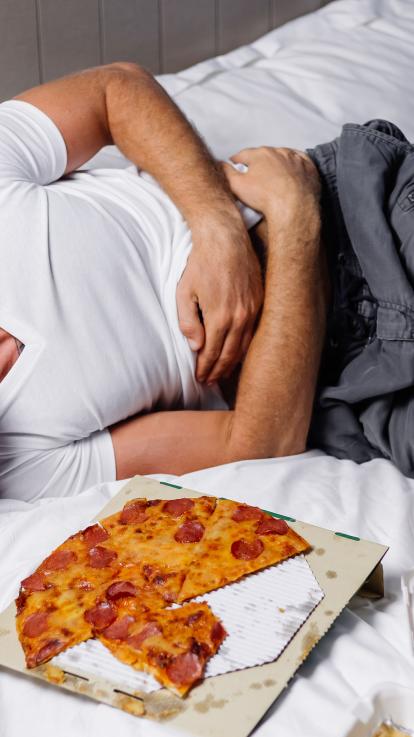 een kater kan voor misselijkheid en overgeven zorgen