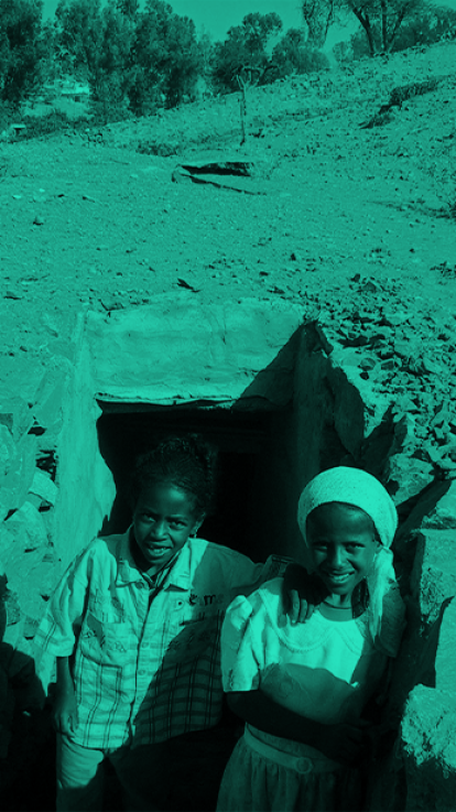  twee meisjes in een hol 