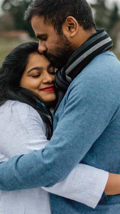 knuffelend stelletje