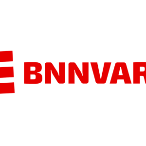 Drie rode strepen onder elkaar met daarnaast de tekst BNNVARA. Dit is het beeldlogo van BNNVARA. 