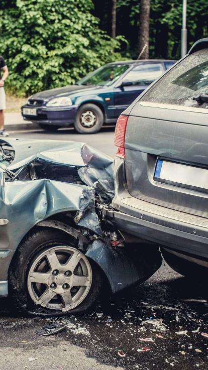 auto ongeluk met twee auto's