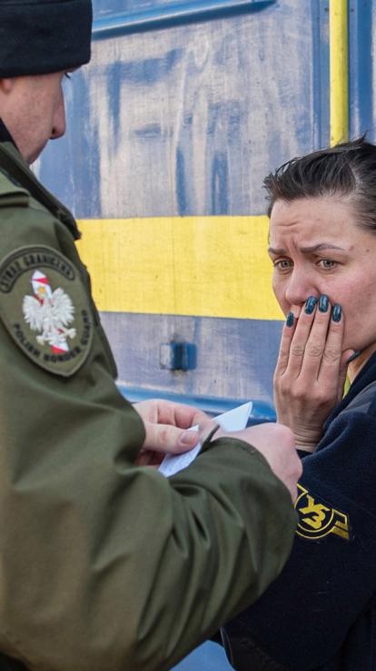 Angst door oorlog trein vluchteling in polen