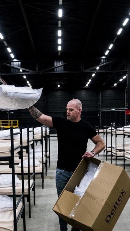 bedden worden klaargezet voor Oekraïense vluchtelingen