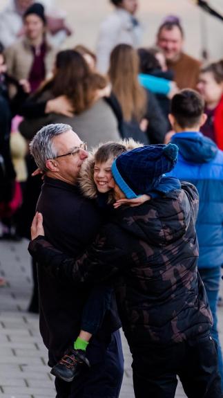 Oekraïense vluchtelingen komen met de bus aan