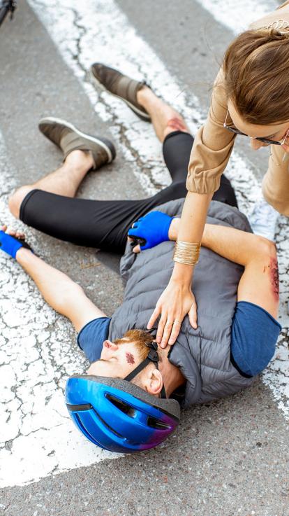 een zwaar gewonde na een heftig auto ongeluk 
