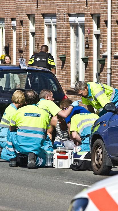 ambulance komt te hulp na zwaar ongeluk