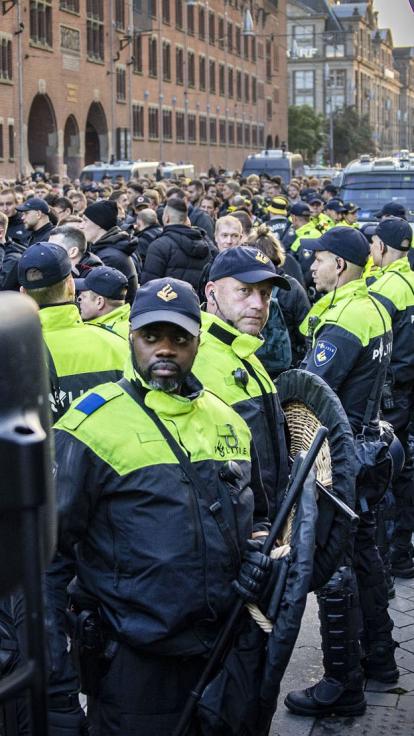 verschillende agenten staan paraat 