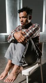 iemand met enorme angst en paniek aanval