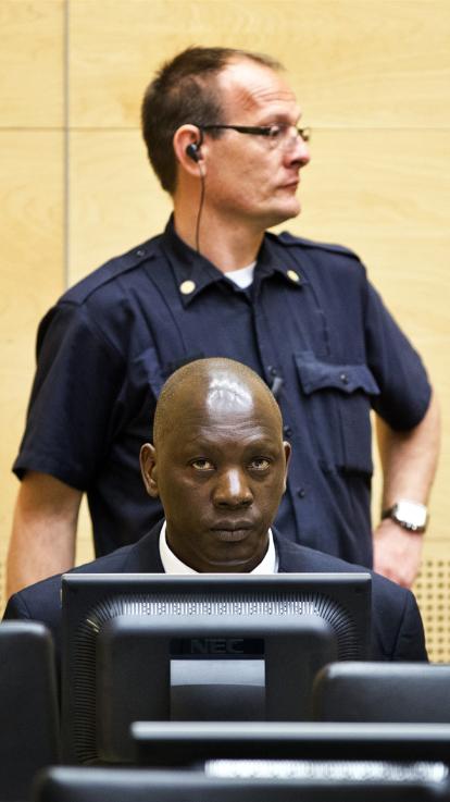 kritiek op de grote hoeveelheid Afrikaanse misdadigers die door het strafhof vervolgd worden