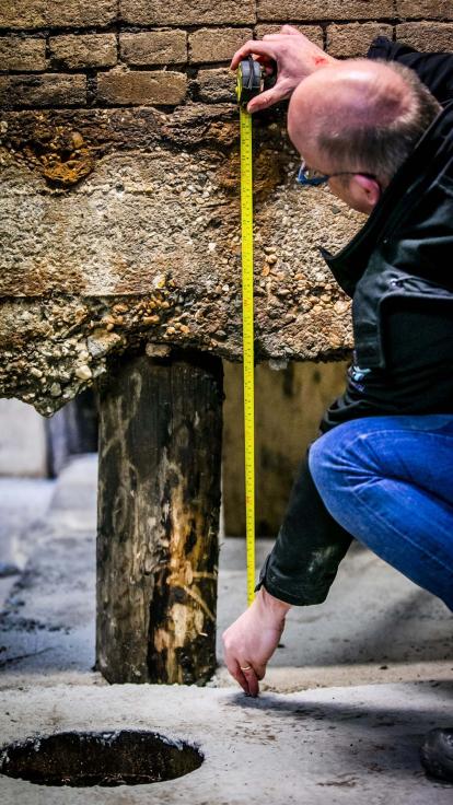 huizen verzakken en krijgen scheuren door toenemende droogte
