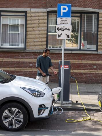 opladen van de elektrische auto