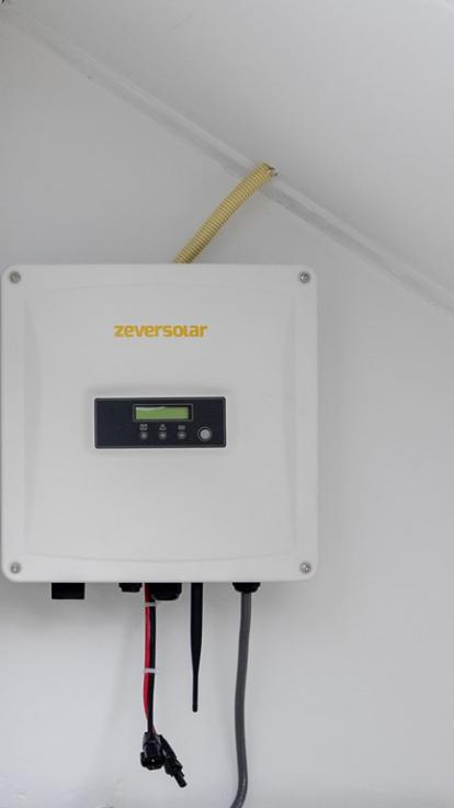 een omvormer maakt de zonne-energie bruikbaar