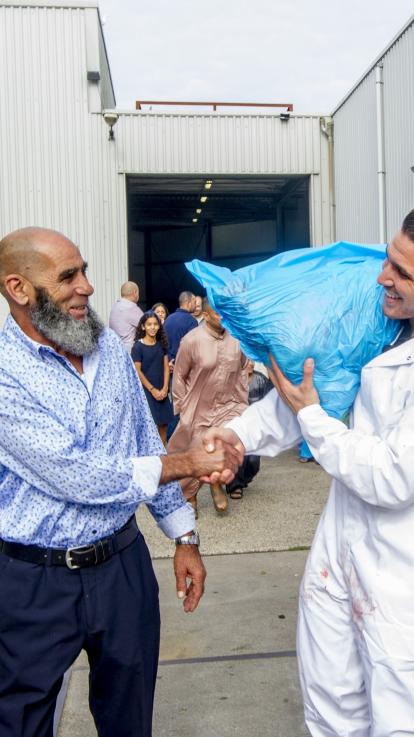 Offerfeest , Ritueel slachten , Islamitische feesten, Onbedwelmed slachten, Eid al-Adha 