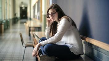 verdrietig vanwege het pesten