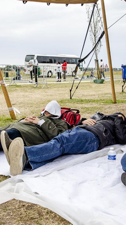 3_opvangcrisis_liggendemannen