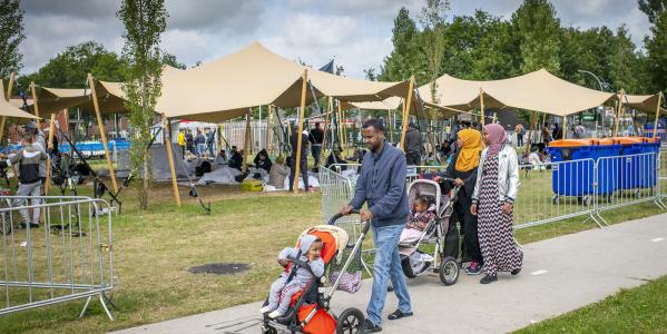 asielzoekers bij het aanmeldcentrum in Ter Apel