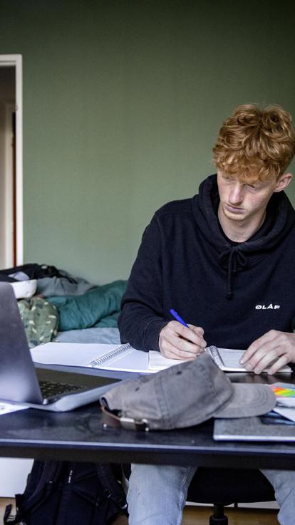 2 studenten lenen soms bij