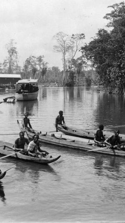 roeiwedstrijd met korjalen
