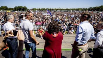 Caroline van der Plas bij een boerenprotest