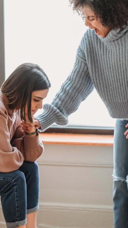 twee vrouwen ruziend