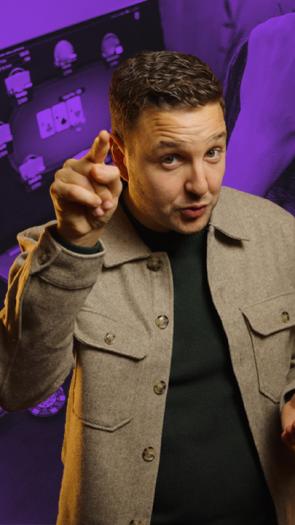Presentator Ajouad wijst naar de camera