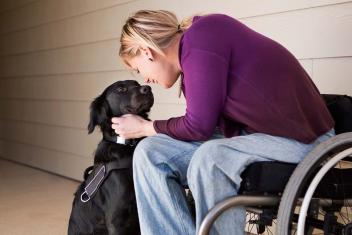 knuffelen met de hond