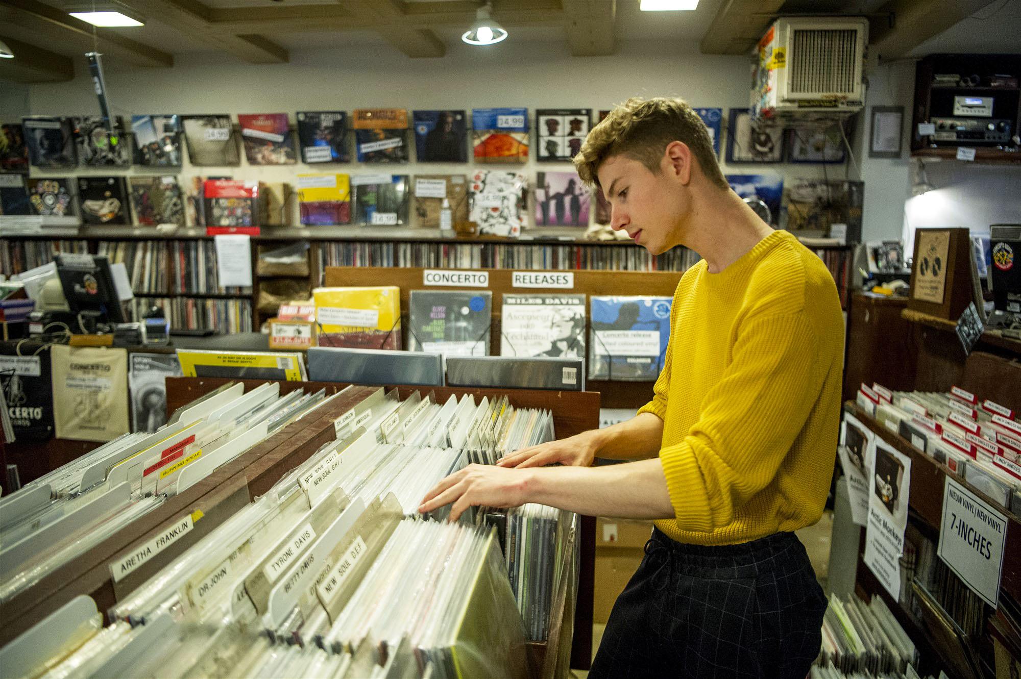 iemand die lp's verzamelt