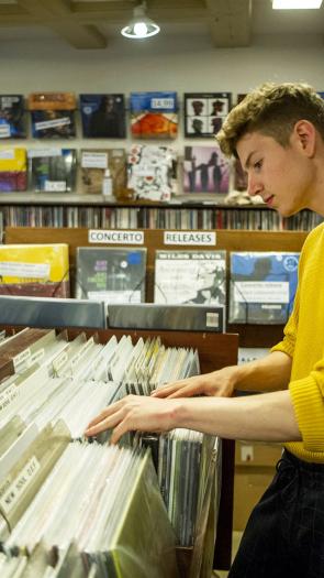 iemand die lp's verzamelt