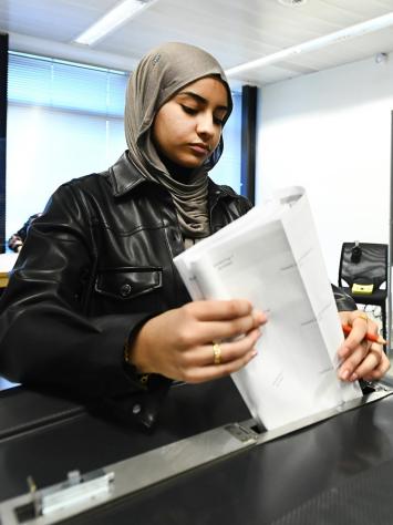 iemand is aan het stemmen