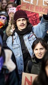 demonstrant bij de Feminist March