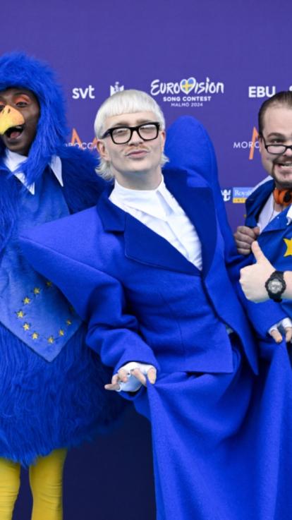 Joost Klein met zijn team