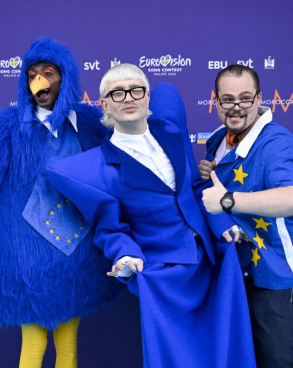 Joost Klein met zijn team