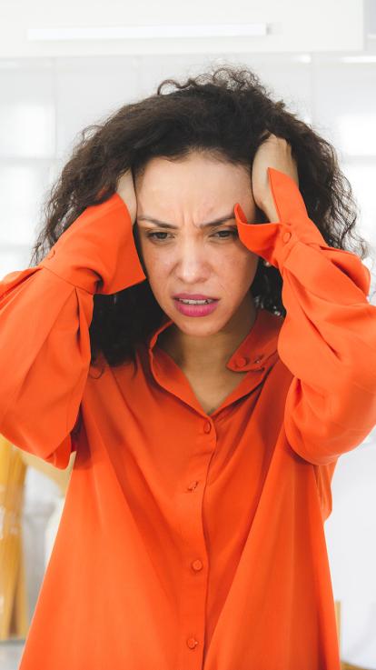 iemand met hoofdpijn en stress