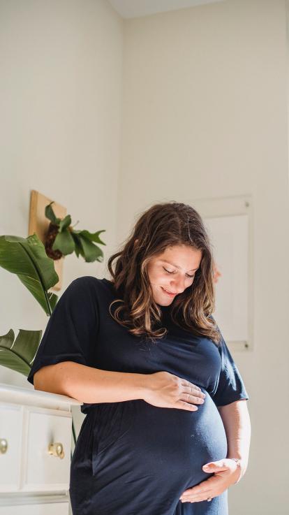 vrouw voelt zich niet lekker tijdens zwangerschap