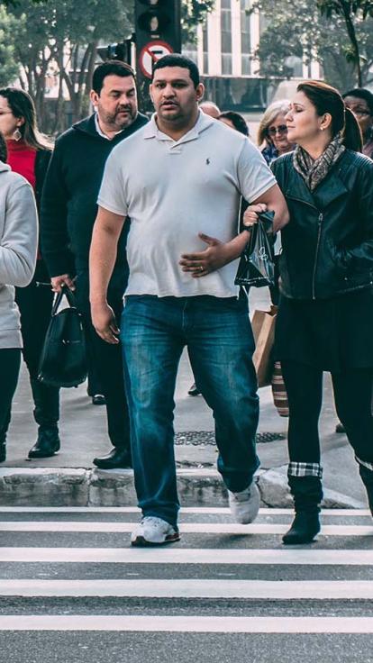 mensen in een drukke straat