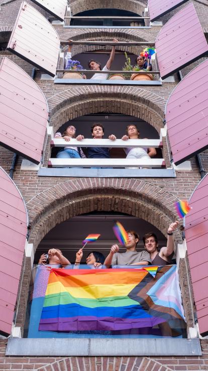 1_pride_verticaal_uitraam