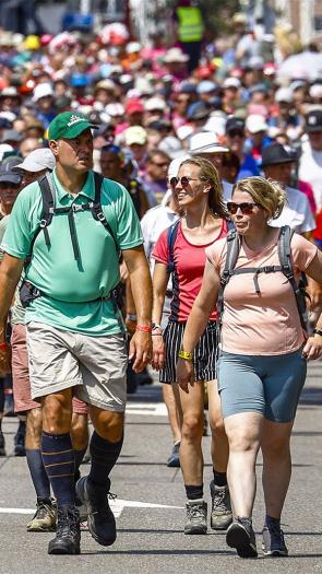 wandelaars bij de Nijmeegse Vierdaagse