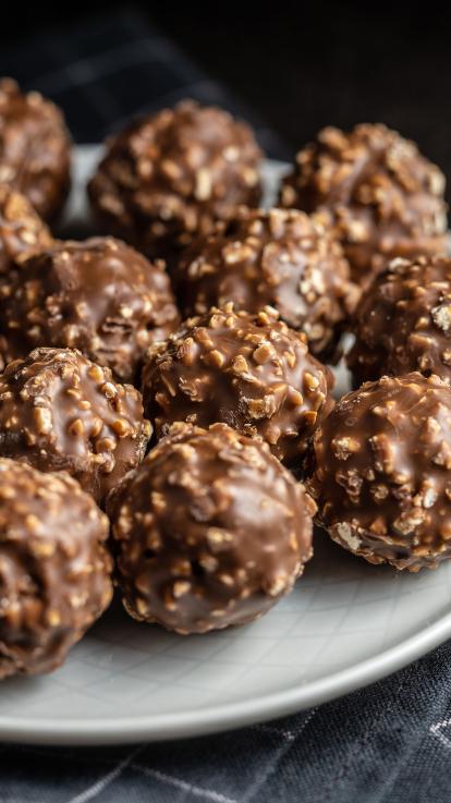 chocolaatjes op een bord