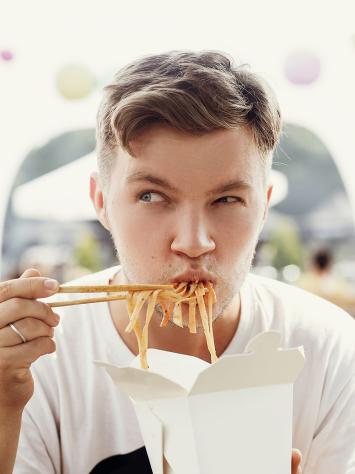 iemand die pittig eet