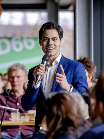 Jetten tijdens campagnebijeenkomst
