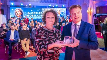 Pieter Omtzigt en Renske Leijten ontvangen een prijs