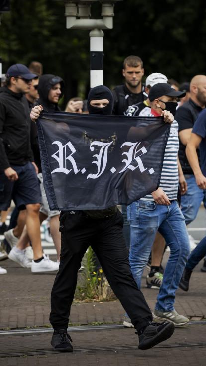 Hooligans_buiten