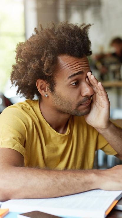 iemand is aan het studeren