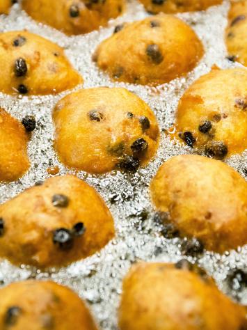 Oliebollen in het vet