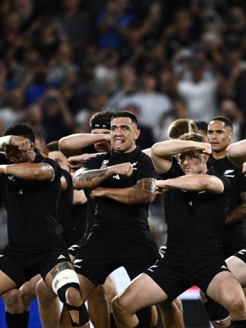 New-Zeelandse rugbyspelers doen de Haka
