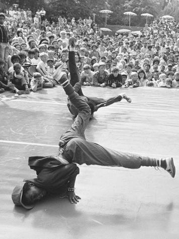 Een Break Dance wedstrijd in Vondelpark in 1984