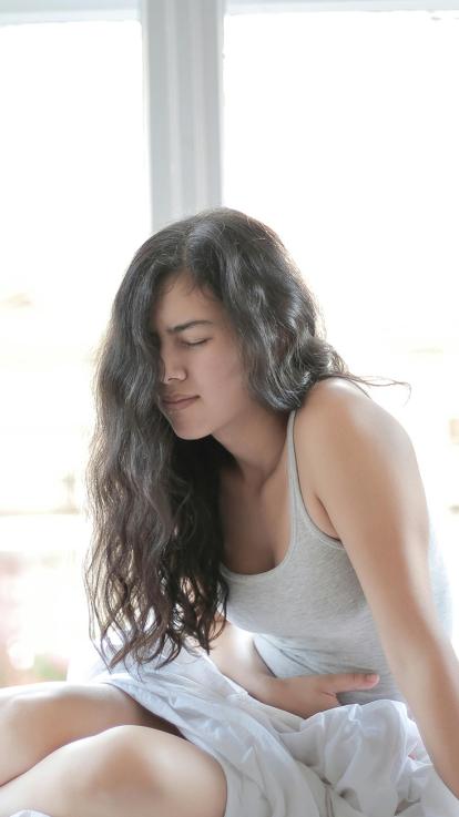 Meisje heeft pijn in bed