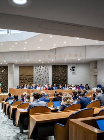 Lege Plenaire zaal van de Tweede Kamer